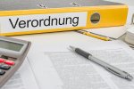 © Zerbor - stock.adobe.com Mappe mit Schriftzug Verordnung
